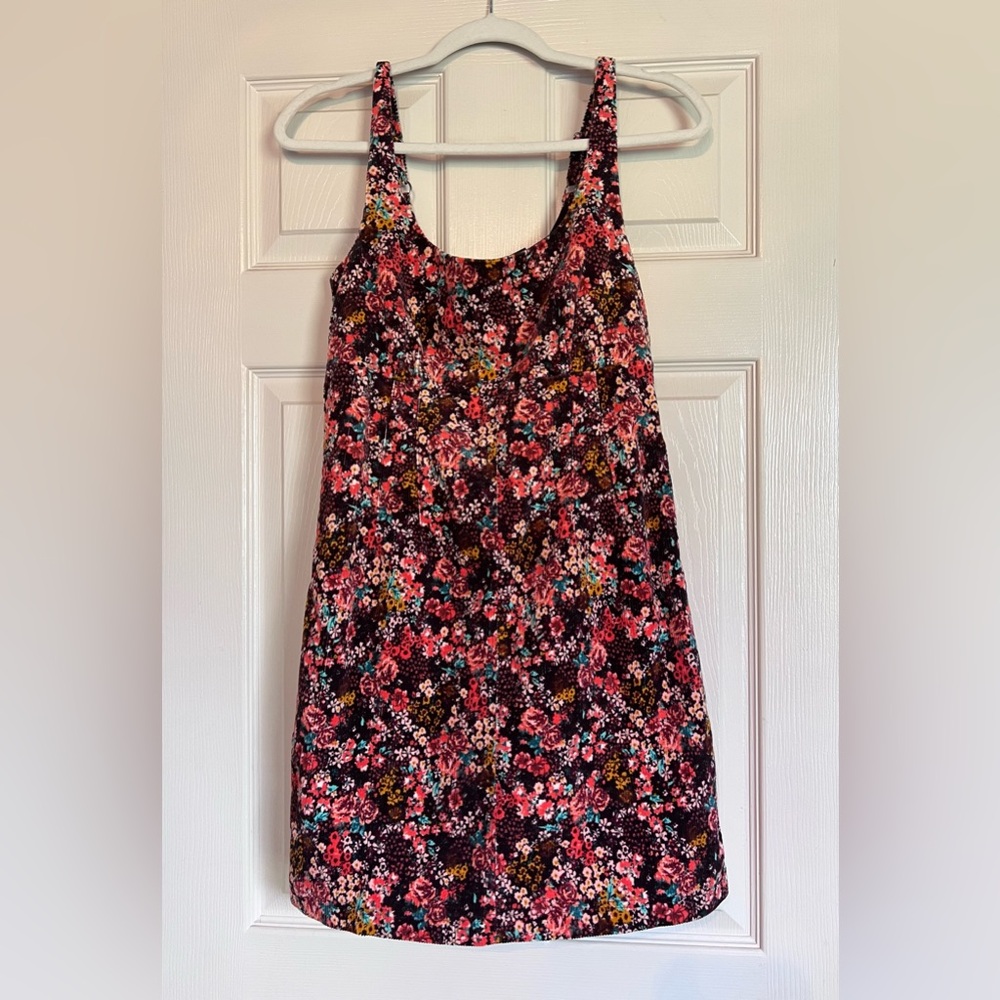 Wild Fable Floral Corduroy Dress. NWT, adjustable straps. Size M.